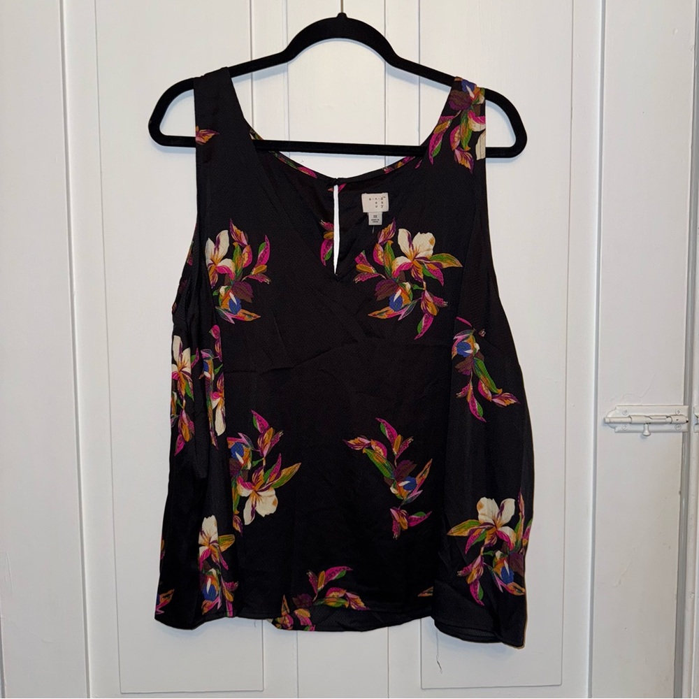 ✨a new day black floral sleeveless top✨